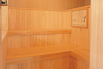 ほどよく乾いた高温サウナで身も心も整う