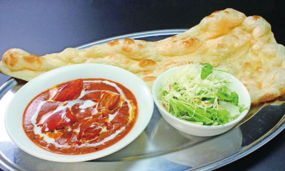 サ飯に人気のカレーとナンのメニュー