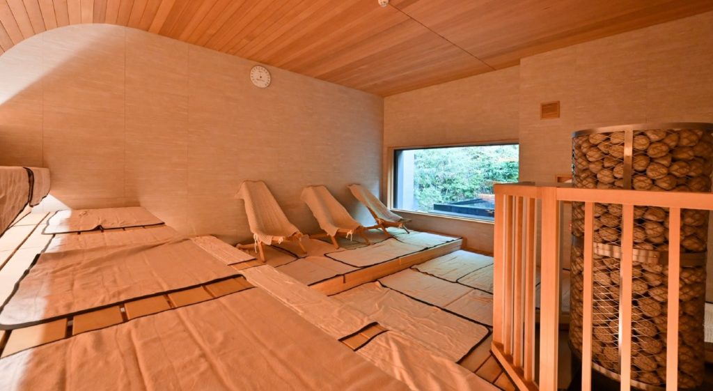 吉田屋山王閣 森の泉サウナの明るい室内風景