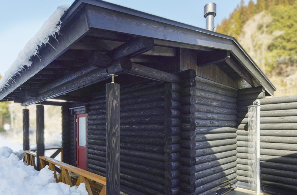 白山麓に佇むログハウス造りのサウナ外観