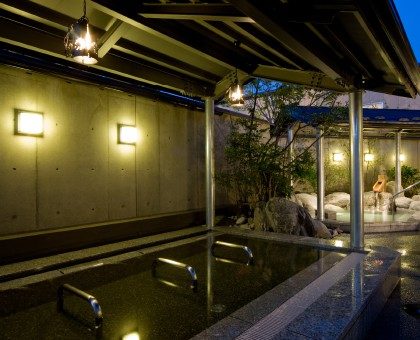 寝転び湯で青空を見上げる休憩中