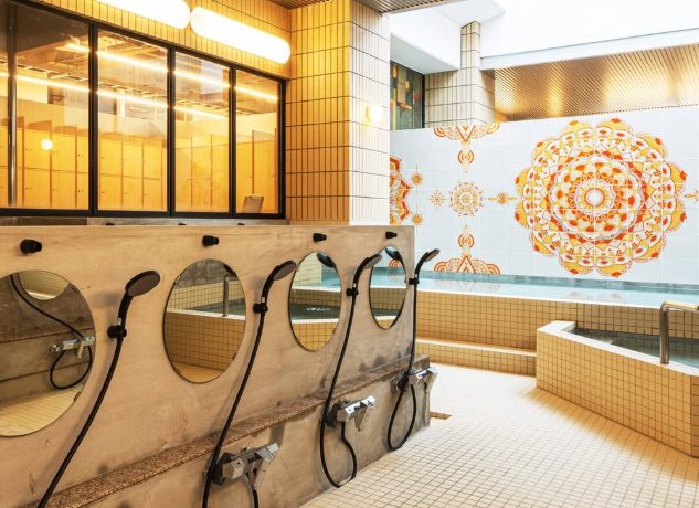 松の湯 女湯を彩る九谷焼タイルの壁画