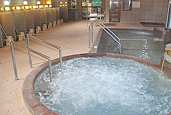 広々内湯とジャグジー