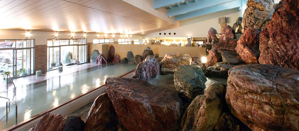 立山連峰パノラマ大浴殿 岩風呂風景